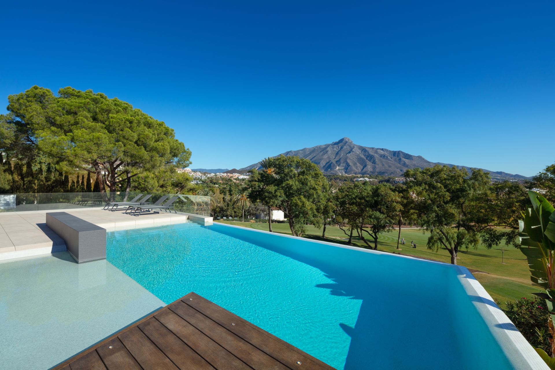 Costs of buying a luxury property in Marbella