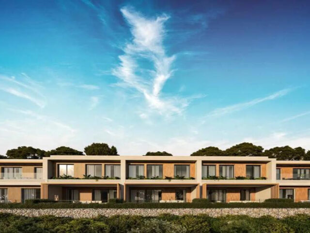 Evergreen Homes: Townhouses with modern design in the natural environment of Mijas.