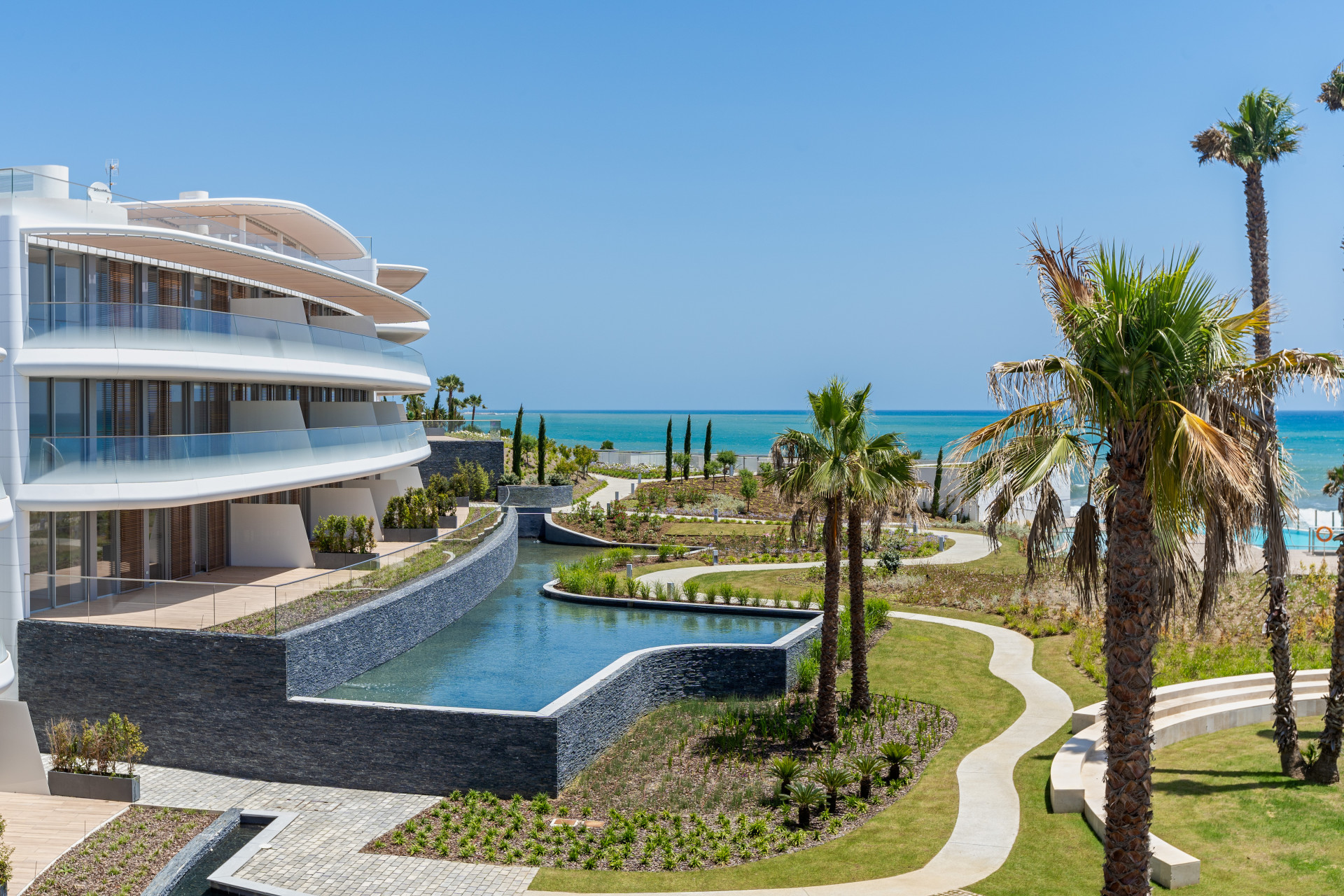The Edge: Luxury residential complex on the beachfront in Estepona