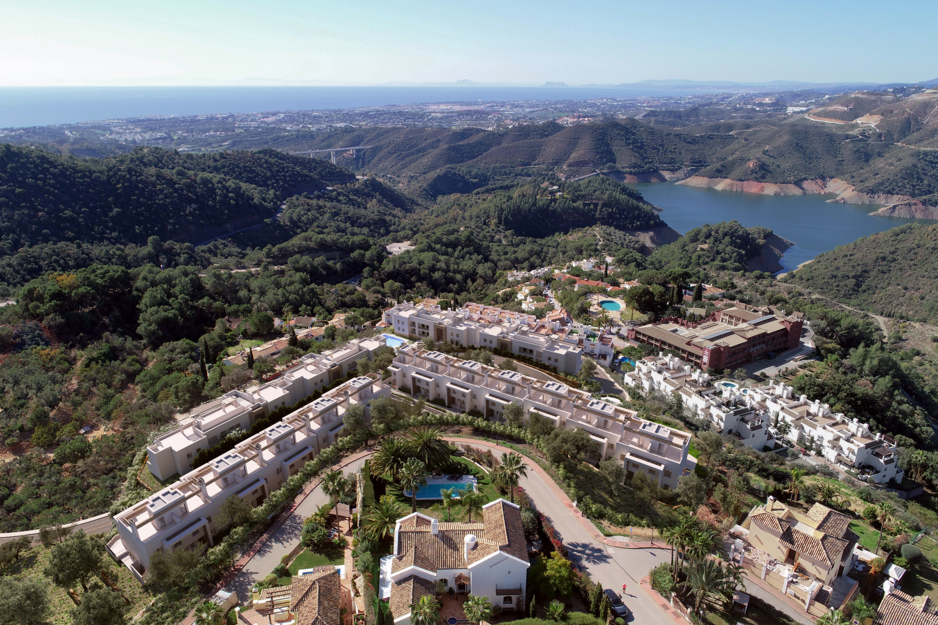 Almazara Views: Exclusive Townhouses in a privileged area of Marbella