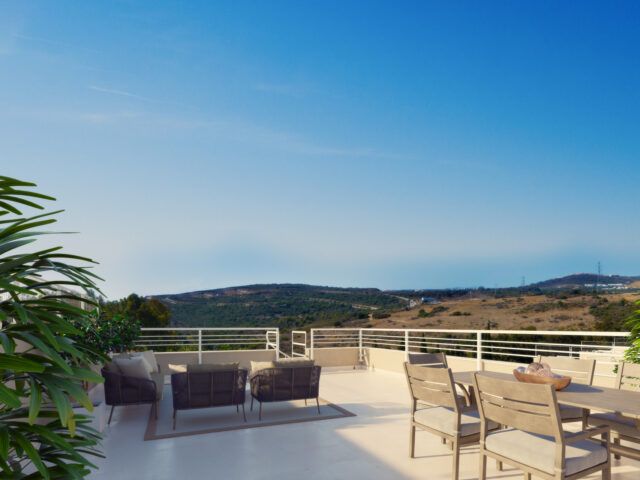 2 bedroom penthouse with spectacular terrace of 95 m2 on the first line of Estepona Golf course.