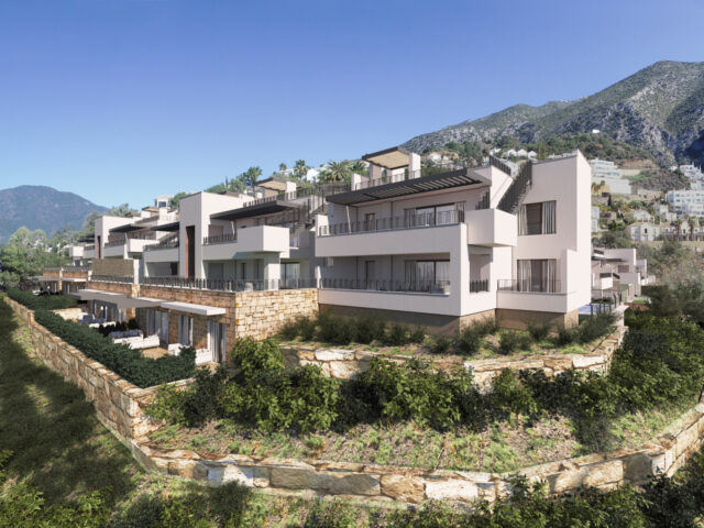 Three-bedroom penthouse with panoramic views of the sea and mountains close to Marbella.