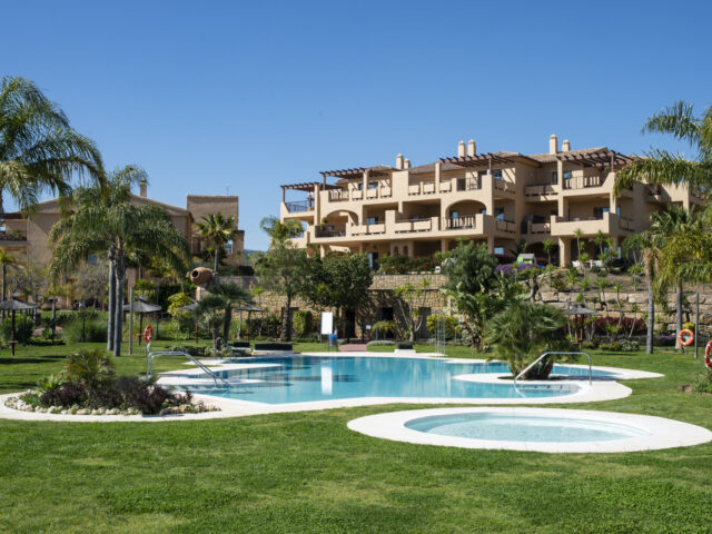 The Hacienda Collection: Apartments with sea views in La Alqueria, Benahavis