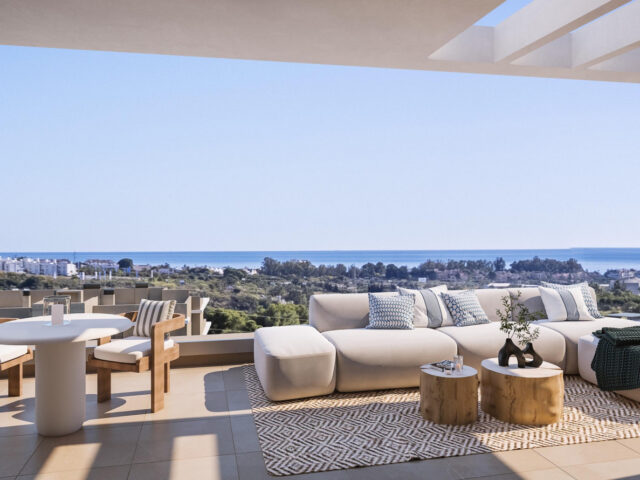 Avant-garde design penthouse with solarium overlooking the mountains and the coast of Estepona.