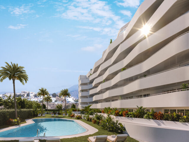Modern flat with garden and private swimming pool located in Torre del Mar, Malaga.