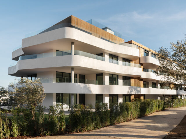 Village Verde: Luxury residential project of flats and penthouses in La Reserva Golf Club in Sotogrande.