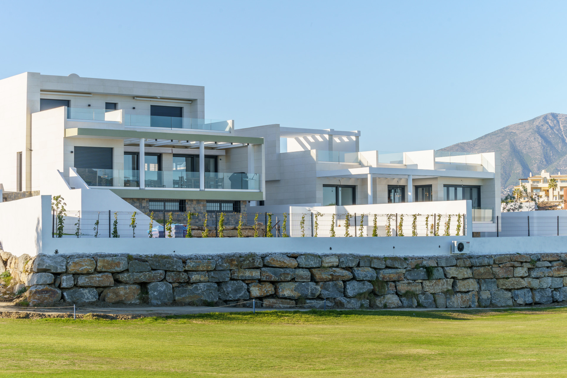 La Quinta de Cerrado: Exclusive frontline golf residential development in Mijas Costa.