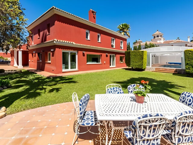 Sale of 2 tourist villas located in the Urbanization Guadalmar, Malaga